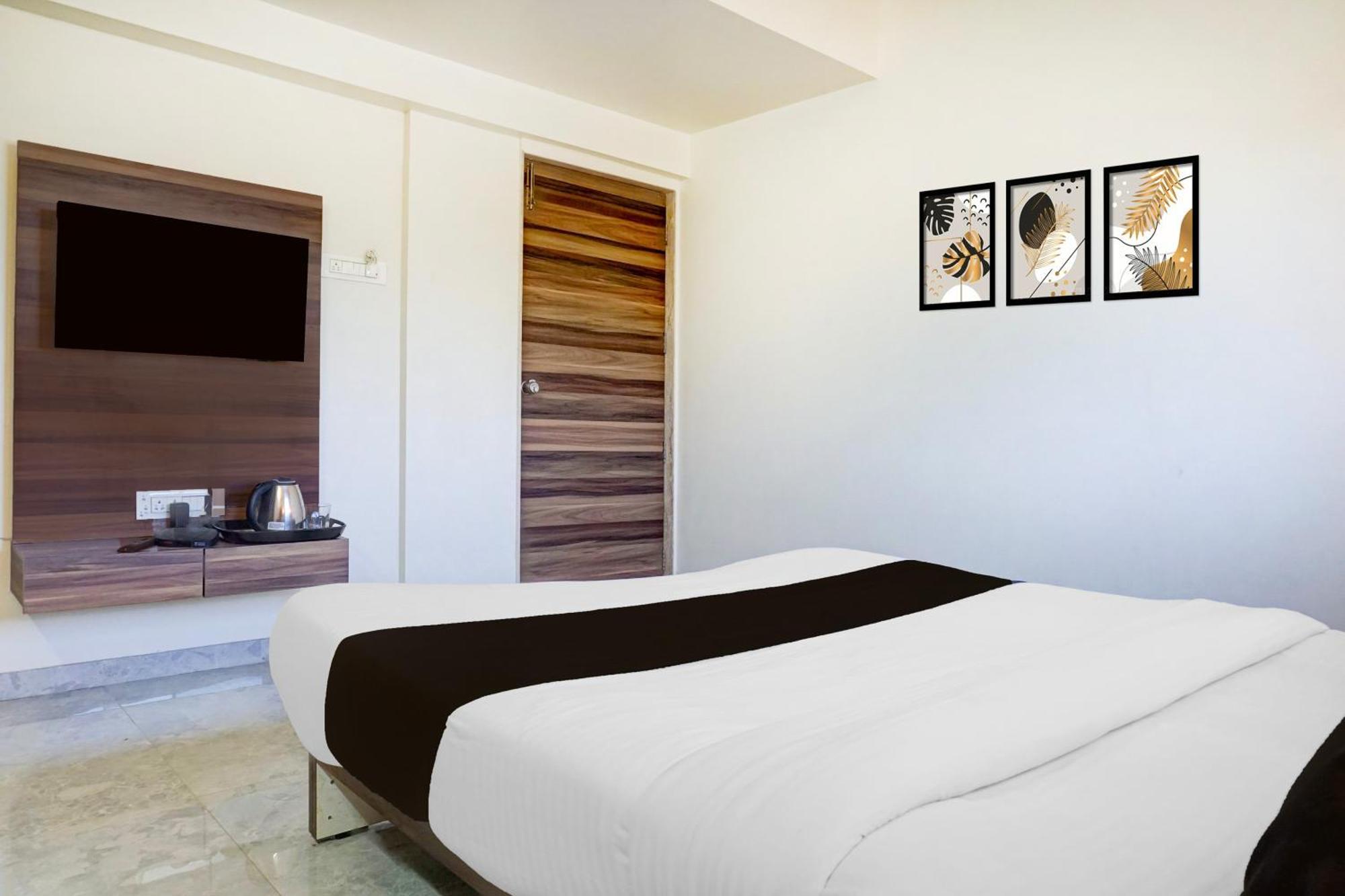 Super Townhouse Ambegaon Road Katraj Formerly White Castle Hotel
