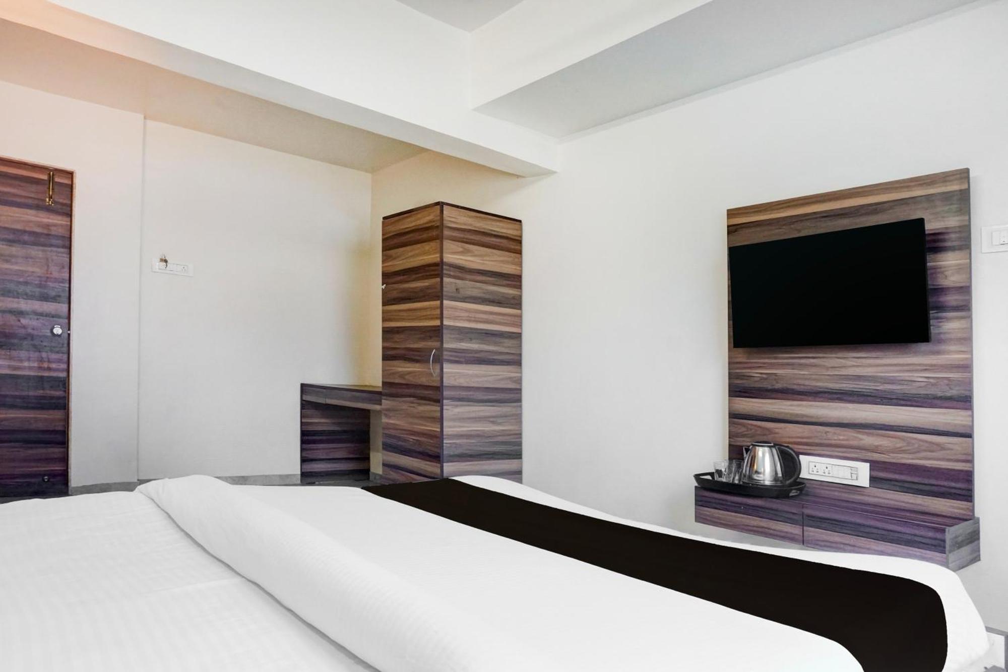 Hotel Super Townhouse Ambegaon Road Katraj Formerly White Castle *