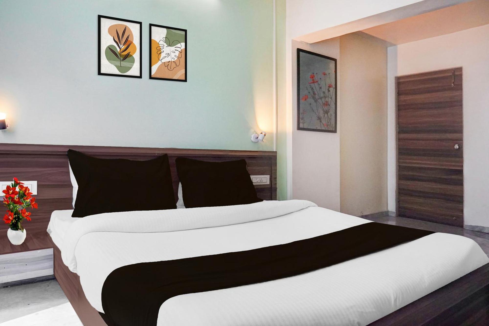 Super Townhouse Ambegaon Road Katraj Formerly White Castle Hotel Mangvadi
