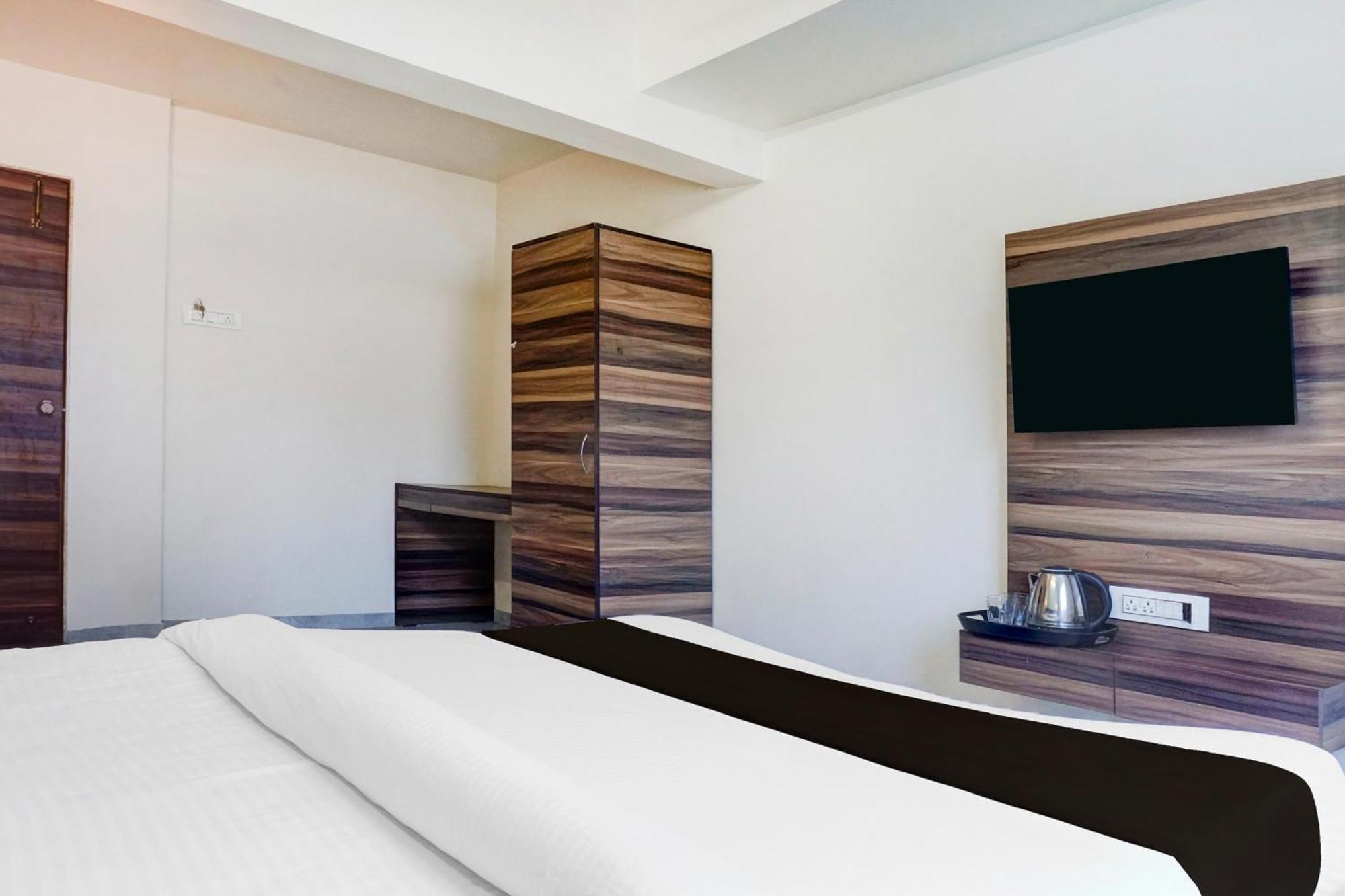 Hotel Super Townhouse Ambegaon Road Katraj Formerly White Castle *