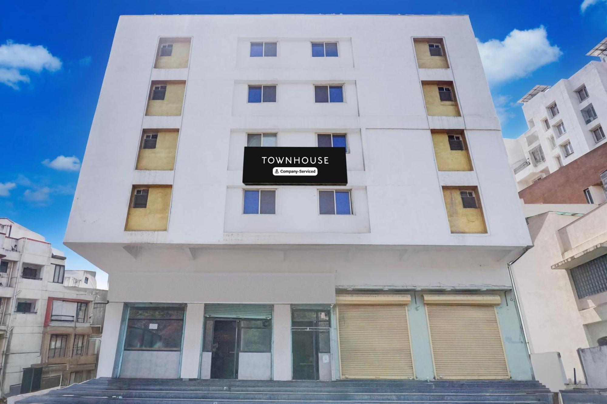 Super Townhouse Ambegaon Road Katraj Formerly White Castle Hotel Mangvadi