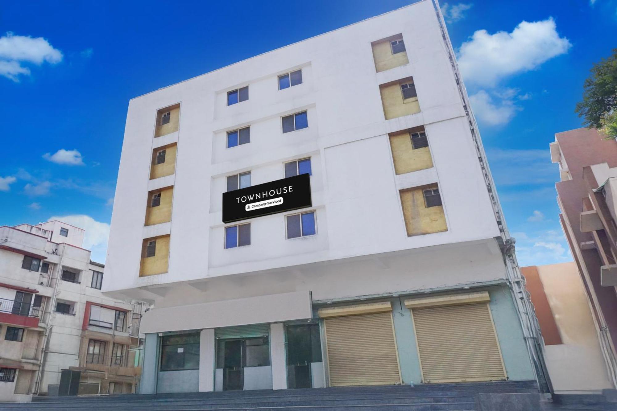 Hotel Super Townhouse Ambegaon Road Katraj Formerly White Castle *