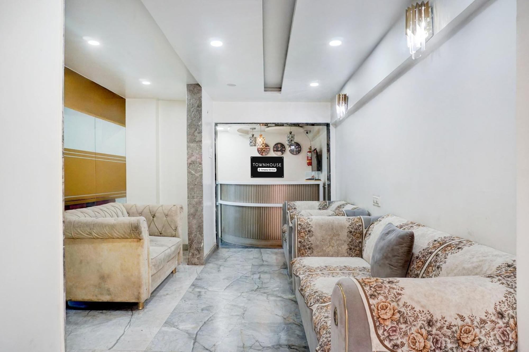 Super Townhouse Ambegaon Road Katraj Formerly White Castle * Mangvadi
