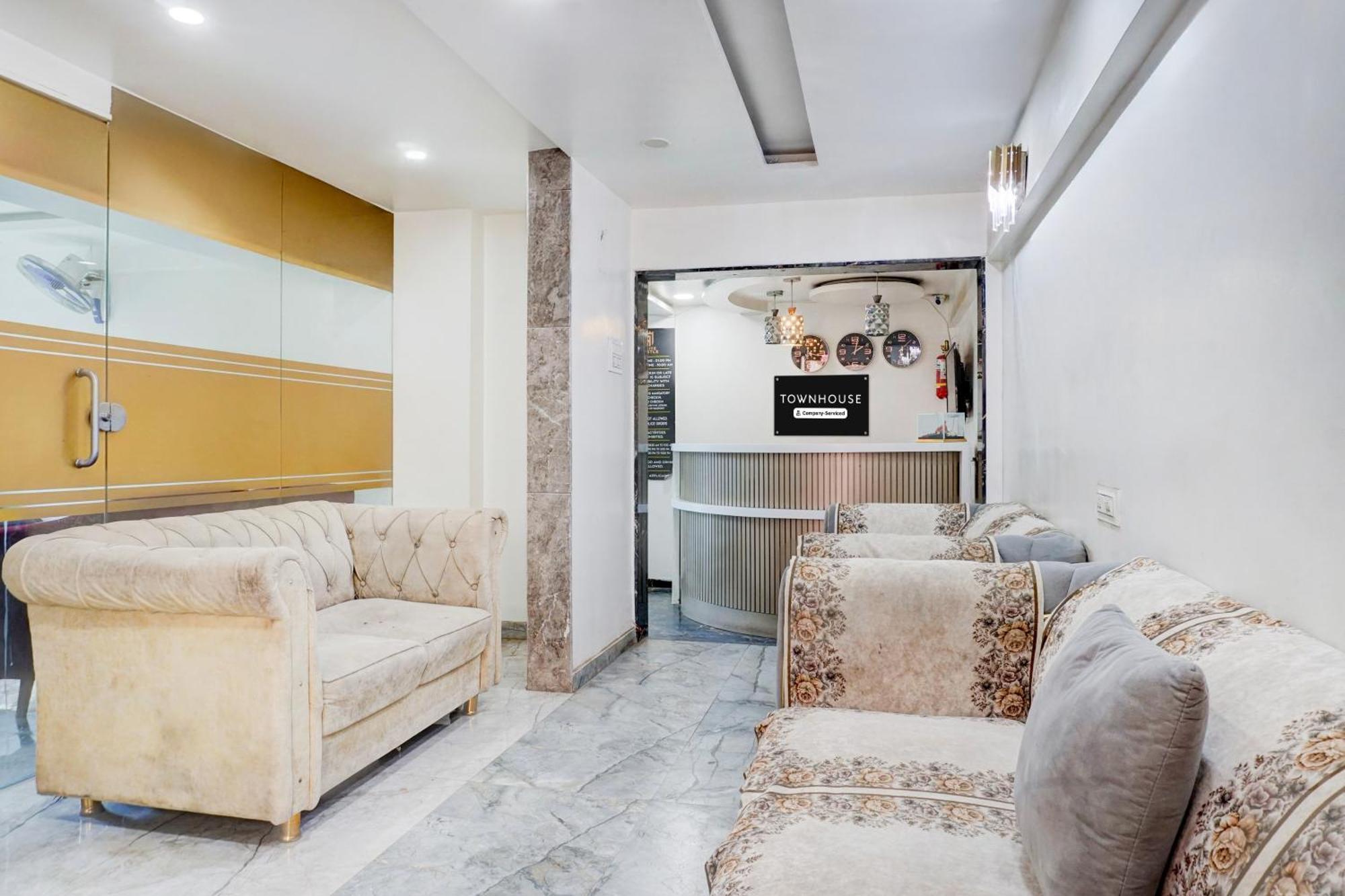 Super Townhouse Ambegaon Road Katraj Formerly White Castle *